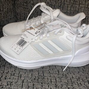 NWT women’s Adidas ultrabounce sneaker size 7.5